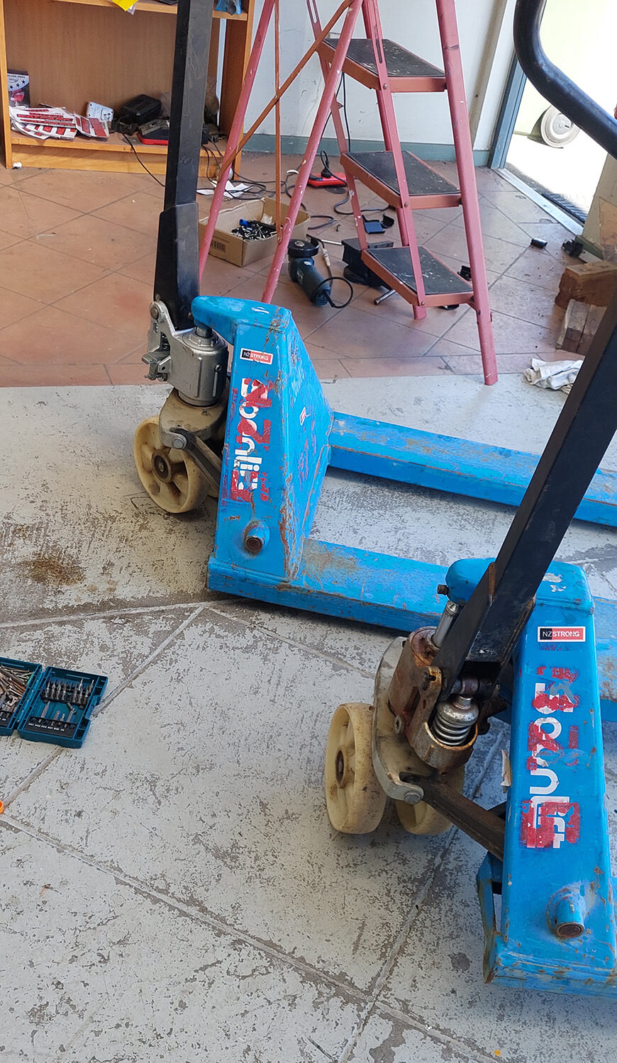Repair pallet jack 