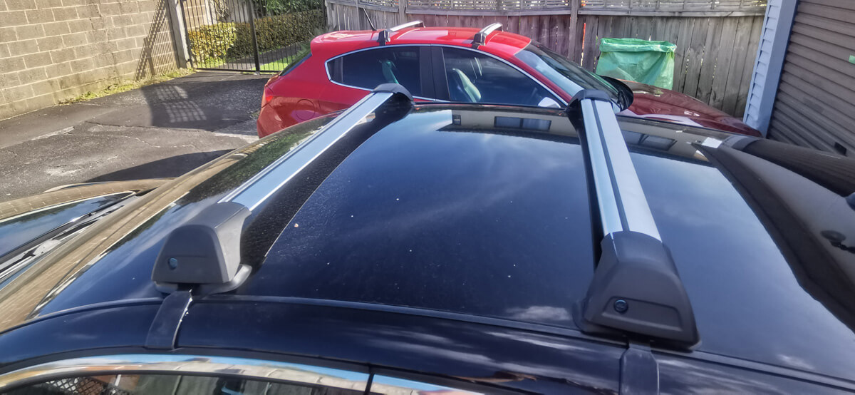 Universal roof rack