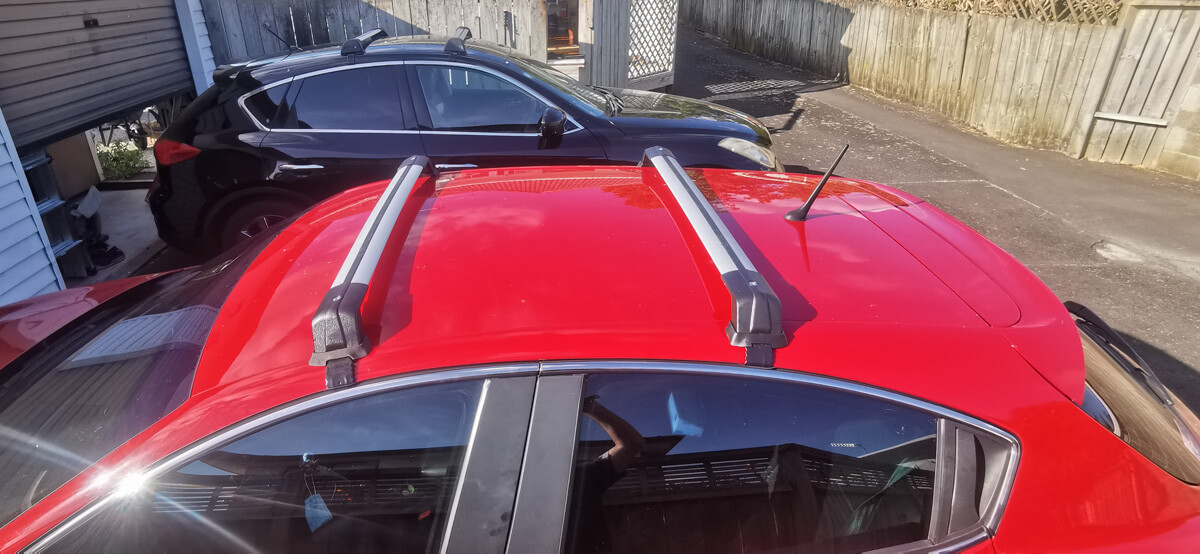 Universal roof rack